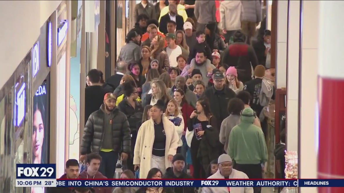 Last-minute holiday shoppers pack Cherry Hill Mall